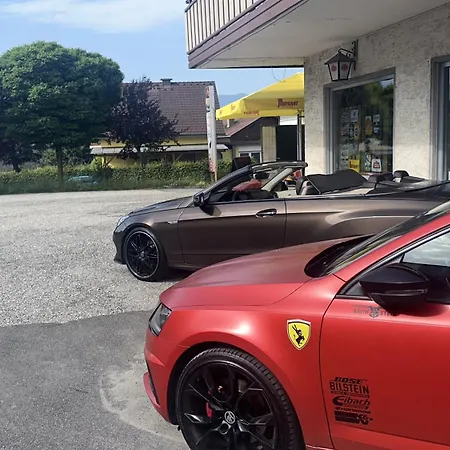 Bluebird Apartments بيت ضيافة 3*